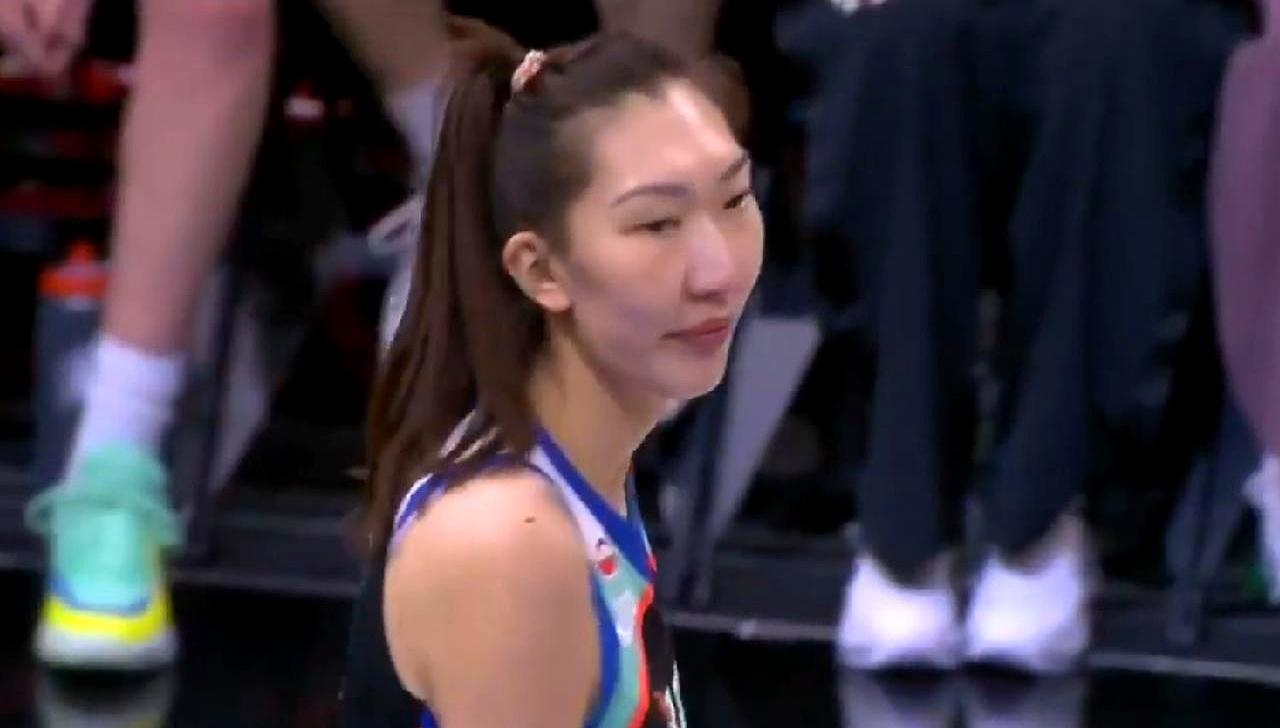 当自由人在第三节打出23∶0时，场边的笑变得笃定。今天WNBA纽约84∶74赢