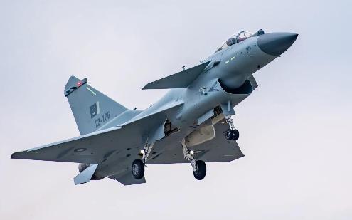 现在看来，幸亏咱没出售歼10给伊朗！ 以现有伊朗的实力，能驾驭好歼10？以美