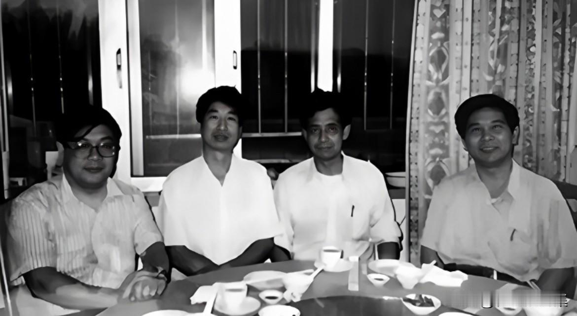 1990年代，王大宾、蒯大富、韩爱晶等人在深圳的一次聚会的老照片。这次聚会发生在