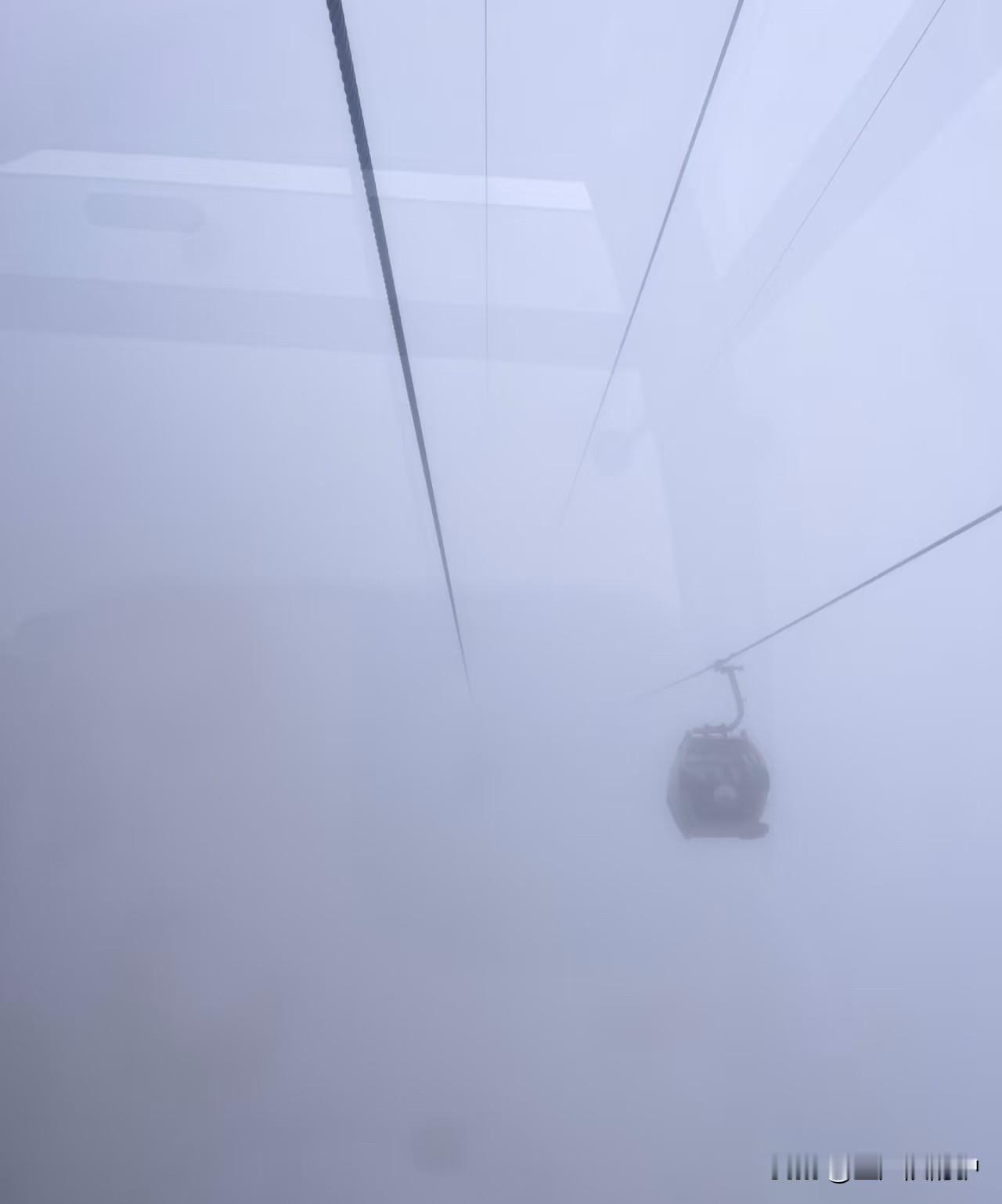 假期爬了一天张家界山长啥样还不知道！谁能告诉我，张家界武陵源景区啥都看不见的
