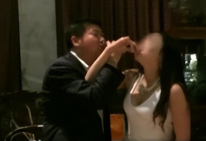 新婚33天，陕西爱妻卷款逃往美国，丈夫花费9年把爱妻判刑65年。2015年6