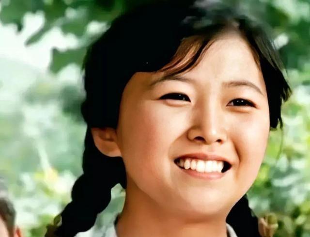 1979年，上海知青戴建国不顾反对娶了一农村女子，谁知娶回家当晚，妻子冲过去一拳