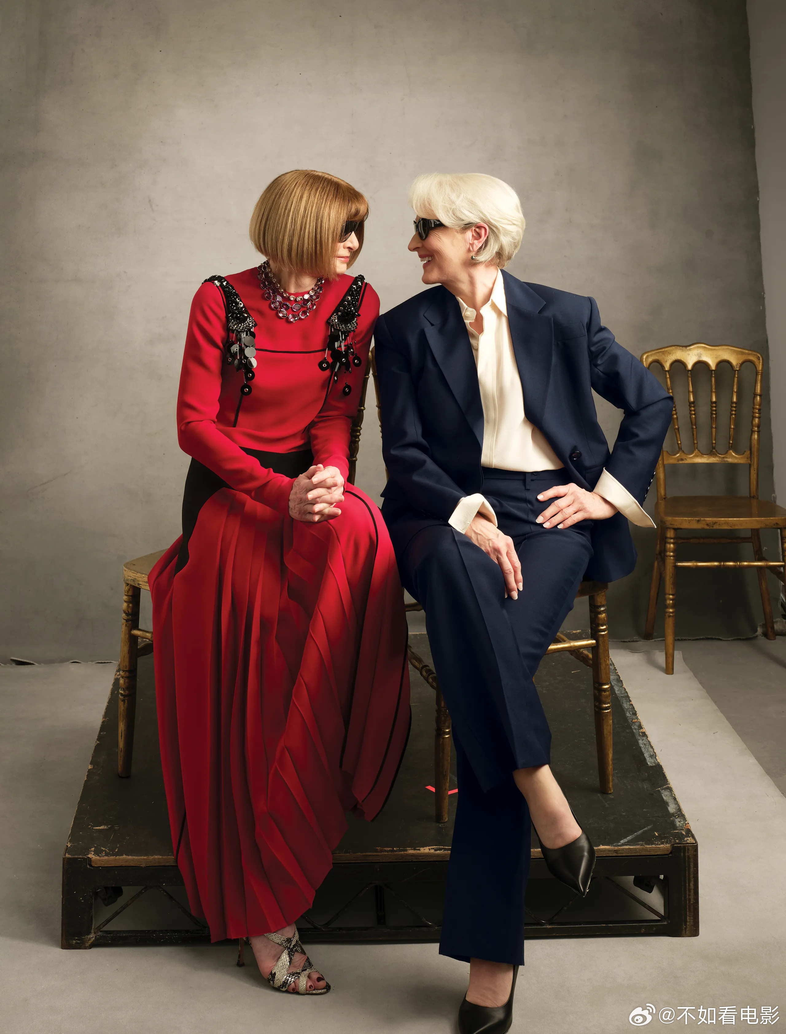 两个安娜？两个米兰达？真假女魔头？！梅丽尔·斯特里普和安娜·温图尔共同登上美国版