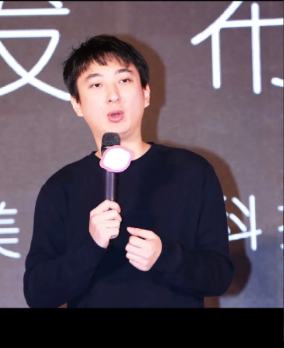 黄一鸣那条长文发出来时不少人看愣了哪是什么奶粉钱急，是她抱着孩子去见，王思