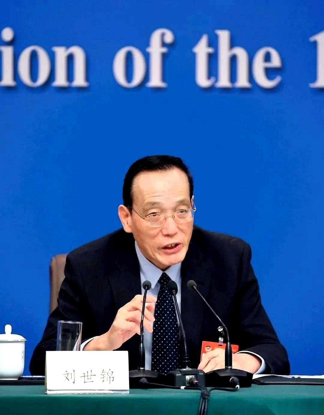 要是乡下的爷爷奶奶，每个月的养老金突然从两百块变成了一千块。你敢想吗？这可不