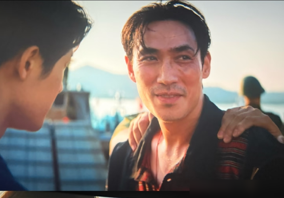 有人骂朱一龙《空枪》鼻子歪出戏？你根本没看懂！上映后不少观众吐槽，说歪鼻子看着太违和，甚至猜是演员本