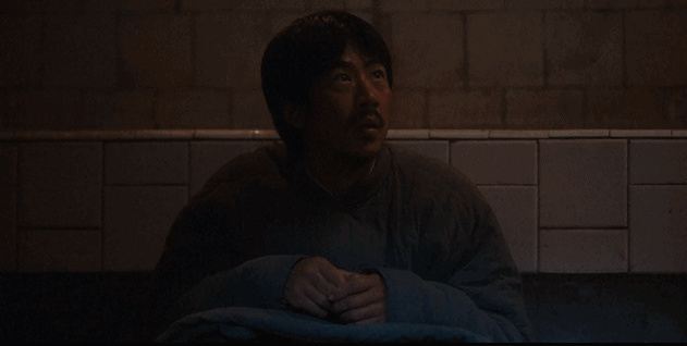 反人类暴行佟长富和马坠血窟的镜头太震撼！镜头拉远的瞬间，百姓的苦难与加害方的残