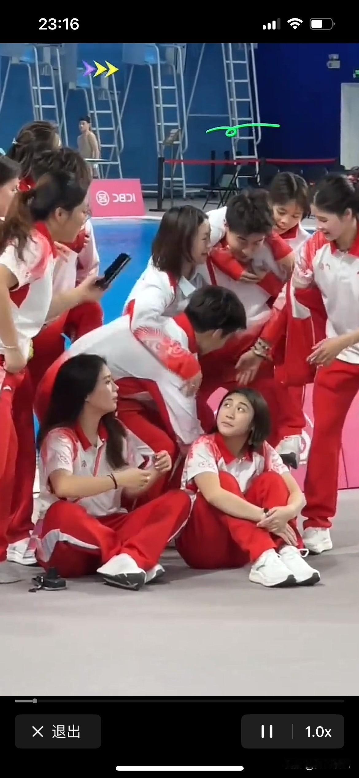 全红婵这玩得也太过了，一个女孩子不矜持一点，两腿扒开照相，整天嘻嘻哈哈，搞这种不