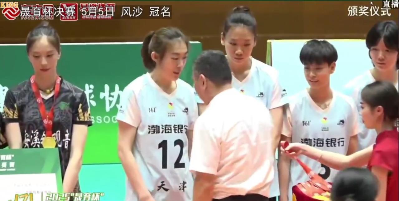 网友“真诚火车fE”说得好！如果说，其他队不努力，就是罔顾事实。天津女排为