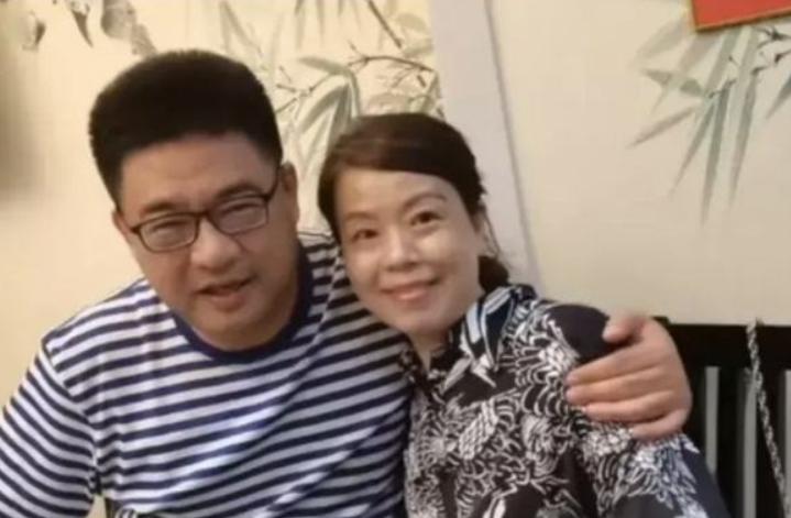 二八案求真已经被走了快六年！许敏这六年过得太苦了。案件材料堆起来有半个人