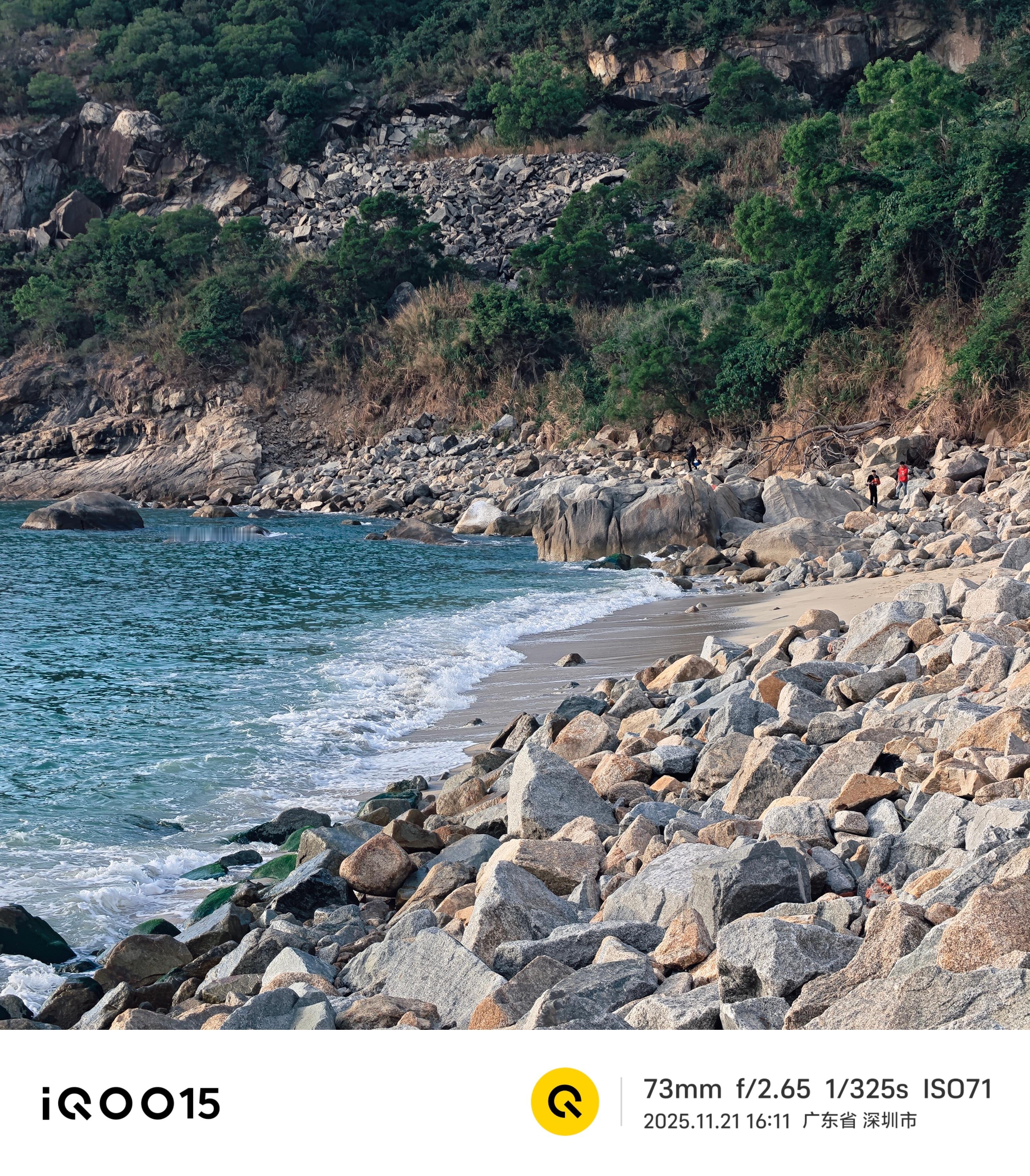 在深圳还真的很少来海边，半冷不冷的天气挺适合的，主要是人少