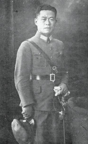 1949年，淮海战场上，解放军在干一件怪事：把已经埋了的敌人尸体，一具一具地挖出