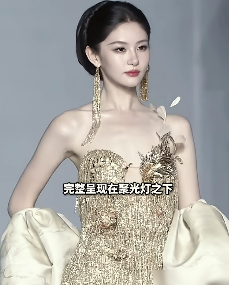 顶着绝世容颜的头衔被于正签下，一上电视怎么就成了照骗灾难？2022年，于正拍板，把网红全麦小核桃收入