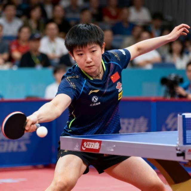 孙颖莎4-0赢刘炜珊：熟人对决里，藏着最真的专业全运会乒乓球女单首轮，孙颖
