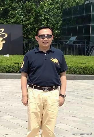 卢麒元提醒：警惕公共资源变相私有化濳藏风险　　卢麒元近期观点犀利，直指发展