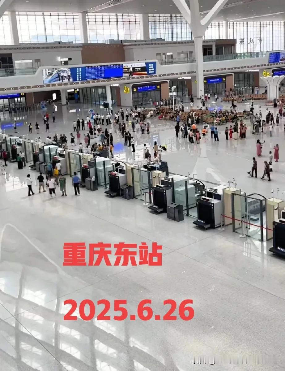 地铁客流西部三雄位次排定。成都、重庆，西安位次难以改变。成都不用说，重庆，