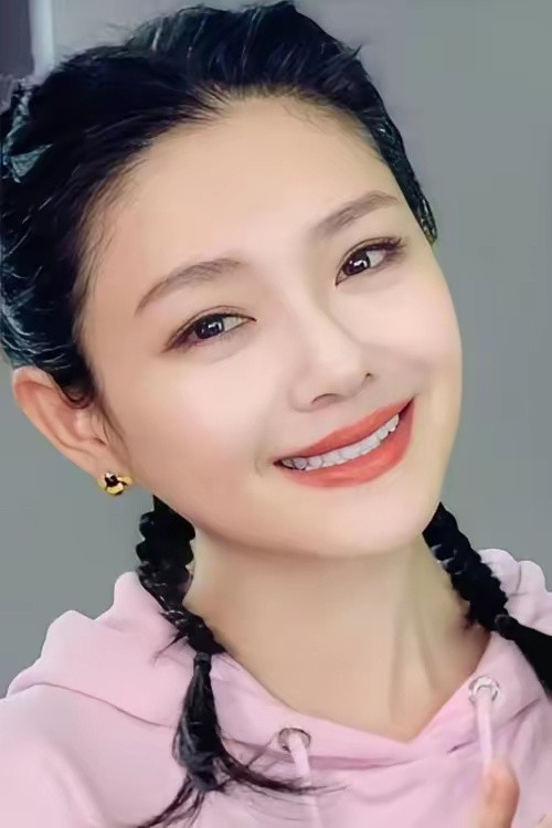 当年大S非要和汪晓菲离婚，就连恩师王伟忠都劝不住。如果当时不和汪晓菲离婚，现在她
