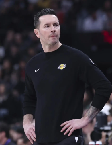 湖人队最大问题——雷迪克湖人现在队内不是没有好的防守球员，关键是雷迪克用的有问