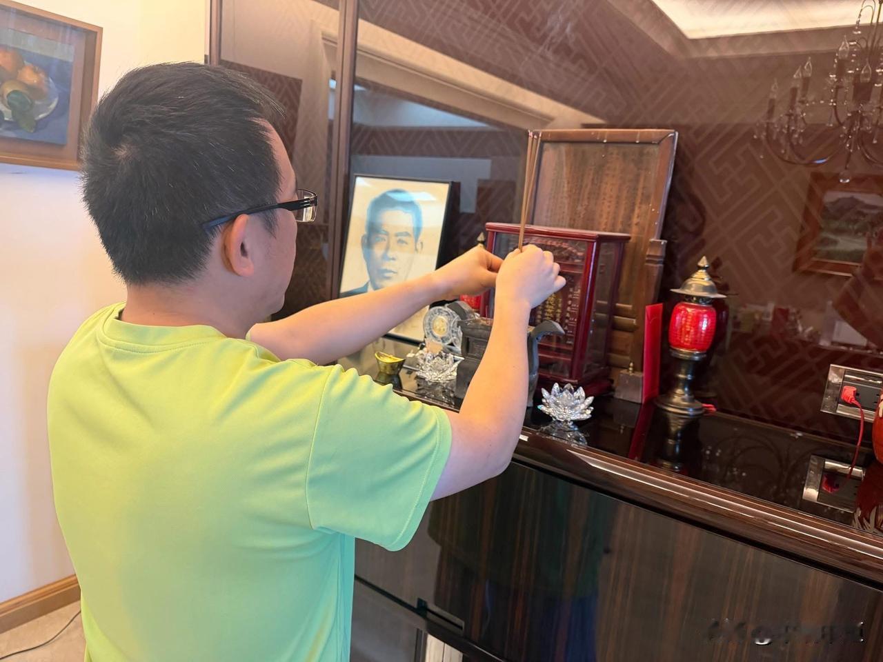 陈水扁之子陈致中在2月16日于脸书发文表示，除夕祭拜祖先，祈求保佑平安。尽管他曾