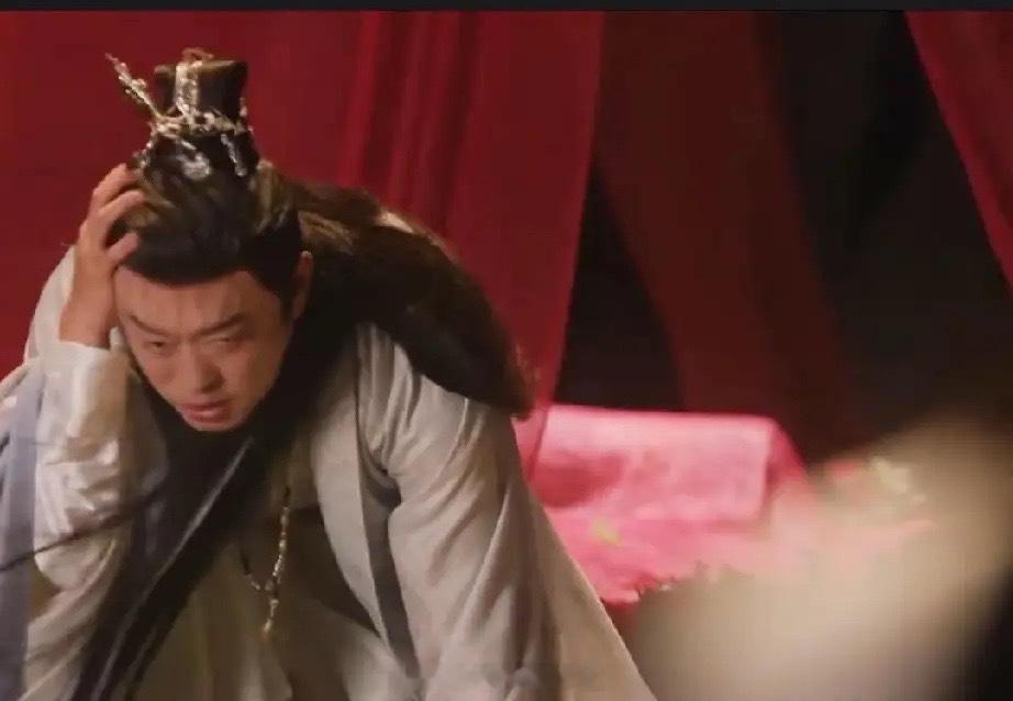 《与晋长安》取出晋安体内玉玲珑的，居然不是墨引而是那个把玉玲珑放进晋安身体里的人