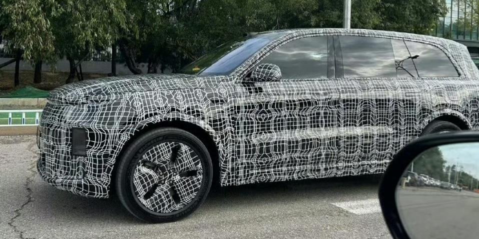 网传理想L8改款:尺寸加长，全面对标问界m8灯变了，高配有新的数字化大灯；空