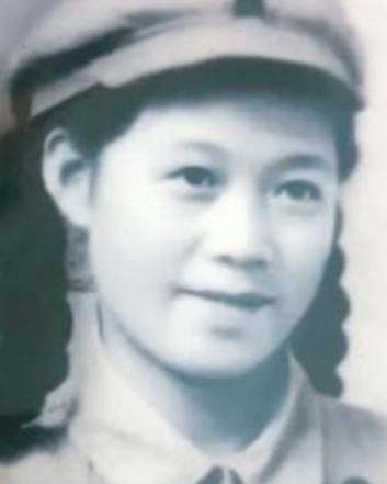 1952年，上甘岭战役卫生所，一个16岁女护士查房时，发现一个男战士因受伤无法排