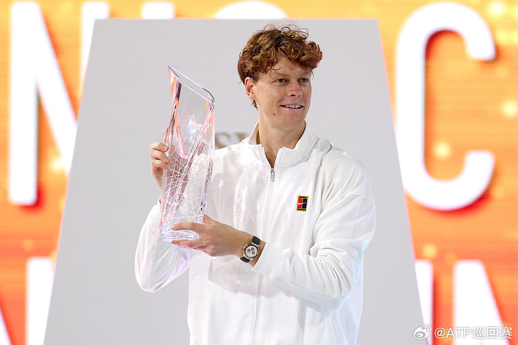 最新一期PIFATP排名公布，辛纳继续缩小与阿尔卡拉斯的分差。完整TOP10排