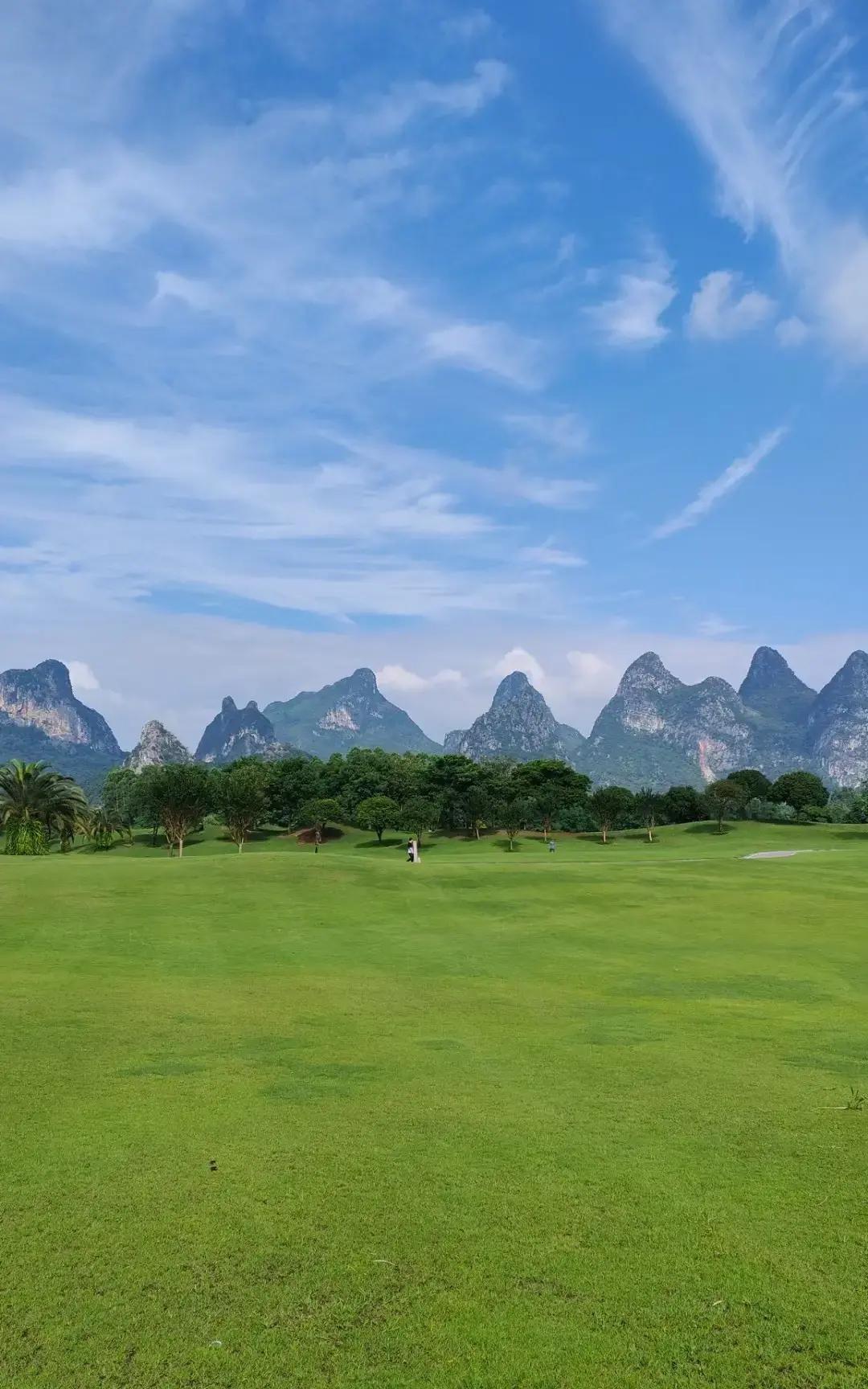 小儿子烧到39度多，家里却连退烧药的钱都凑不出。妈妈抱着孩子急得团团转，丈夫电