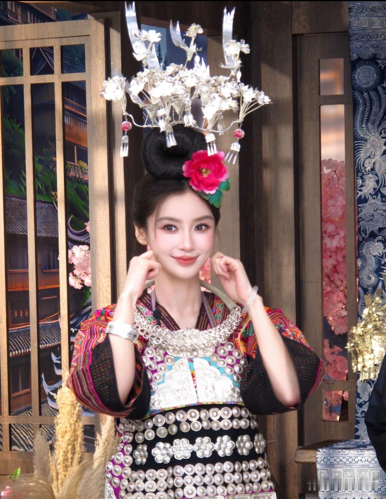1.杨颖接下来会登上《红秀》杂志封面，由高奢珠宝品牌赞助。2.李兰迪的新剧《