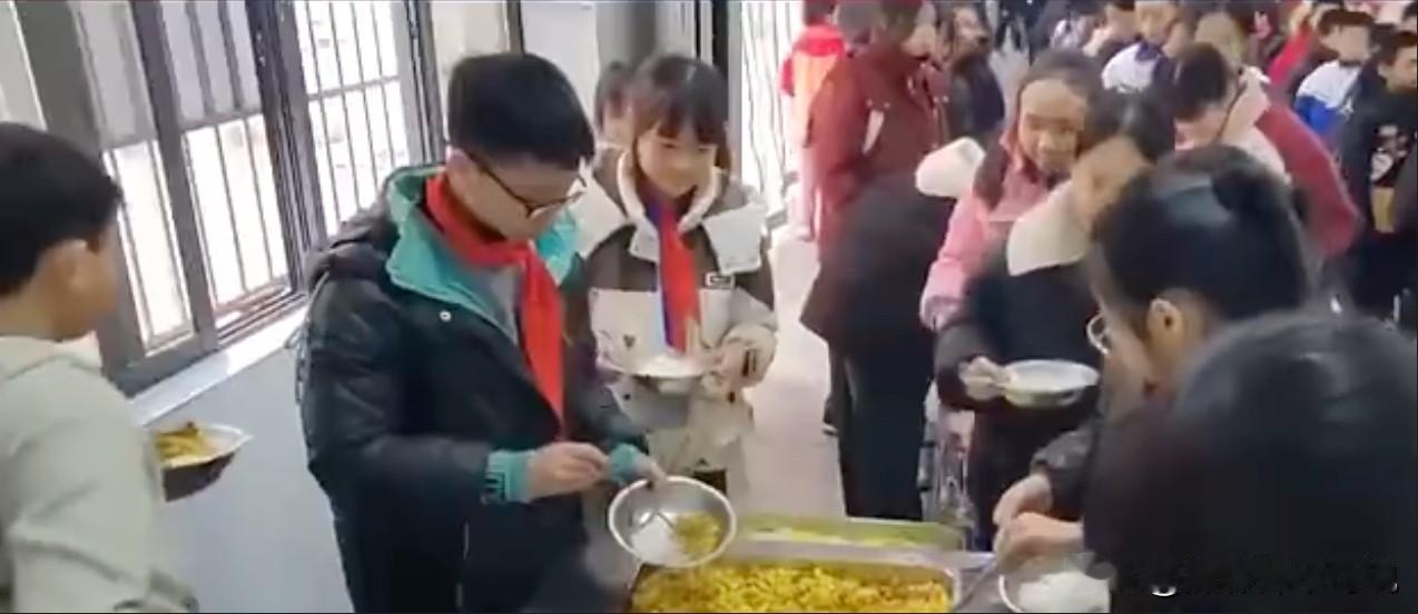 76元的米线过期两个半小时被抓住后罚款5万元，如果你是老板是不是觉得有点想不通？