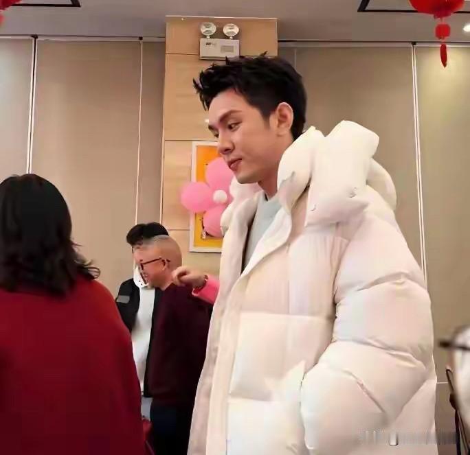 李佳琦回湖南老家过年，给亲戚朋友发了红包，不过红包金额引发了大家讨论……据