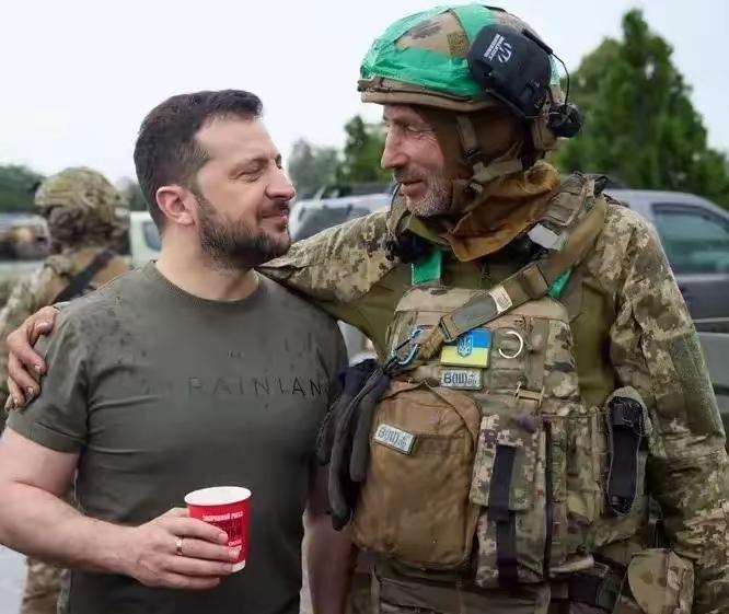 俄乌战线焦点红军城，乌克兰军是在坚守还是在突围。俄罗斯方面称击退乌军10次突围，