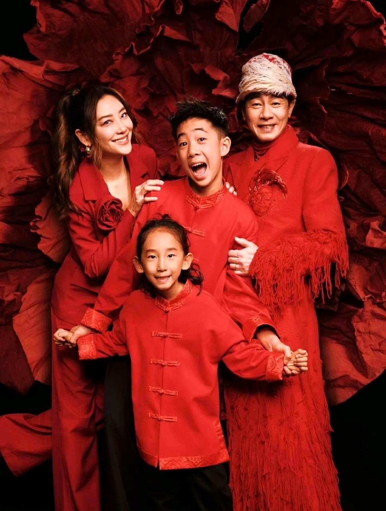 看到这对夫妻，先愣住了：相差16岁、性格像南北极，却把婚姻过成模范。应采儿能包