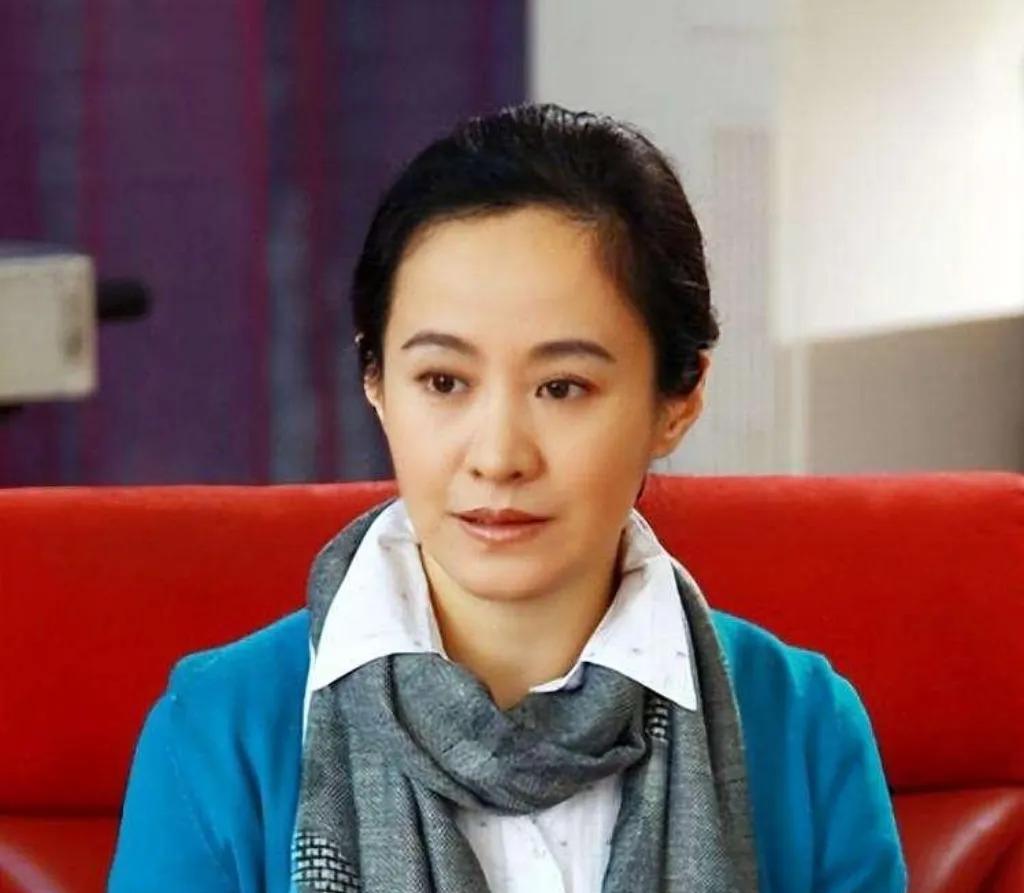 被名导丈夫捧红，戏里戏外皆低调，56岁依然美丽，无儿无女太可惜剧雪，60后、7