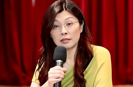 前脚大陆拿红利，后脚直奔美国！郑丽文这波操作，真不是我们想多了 郑丽文从