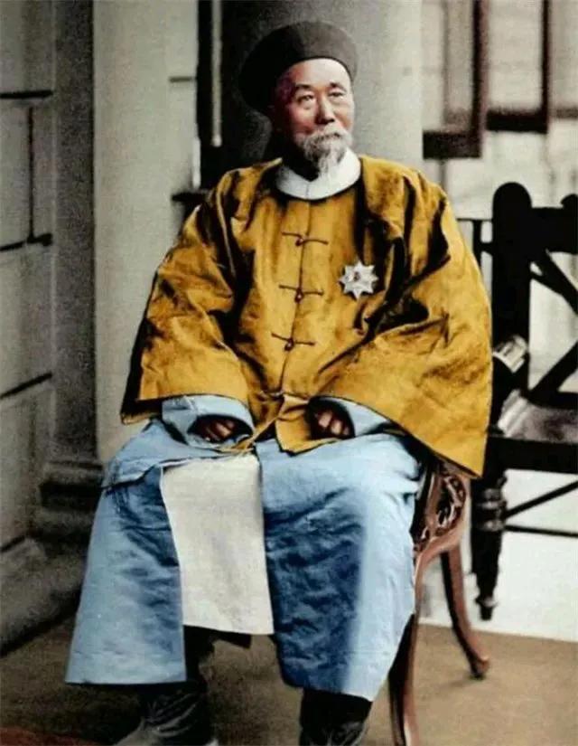 1901年，李鸿章去世，他大约留给子孙4000万两白银，9年后，其孙子李国烋分得