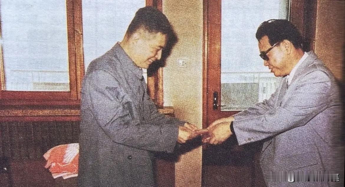 1986年7月17日下午，在解放军总医院的一间病房里，时任国务院副总理李鹏亲临病
