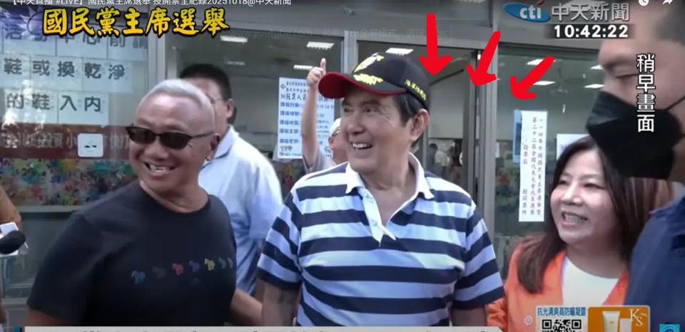 马英九这波“墨宝助攻”太有料！投票时笑着岔开“永远的领导人”话题，转头就用“世代