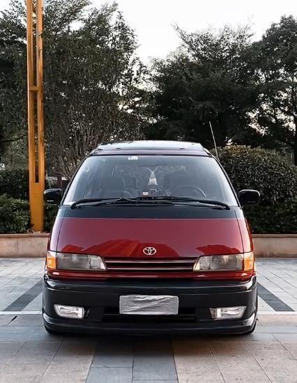30年的丰田，是真丰田。丰田TCR10，第一代普瑞维亚，江湖称为“大霸王”。这