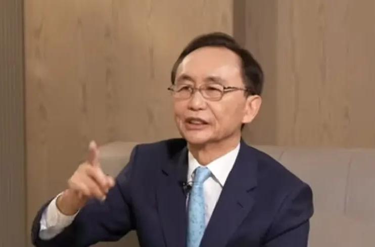 吴子嘉还是很会讲故事的，他说收到美国在台协会的确凿消息，认为郑丽文就是利用军购案
