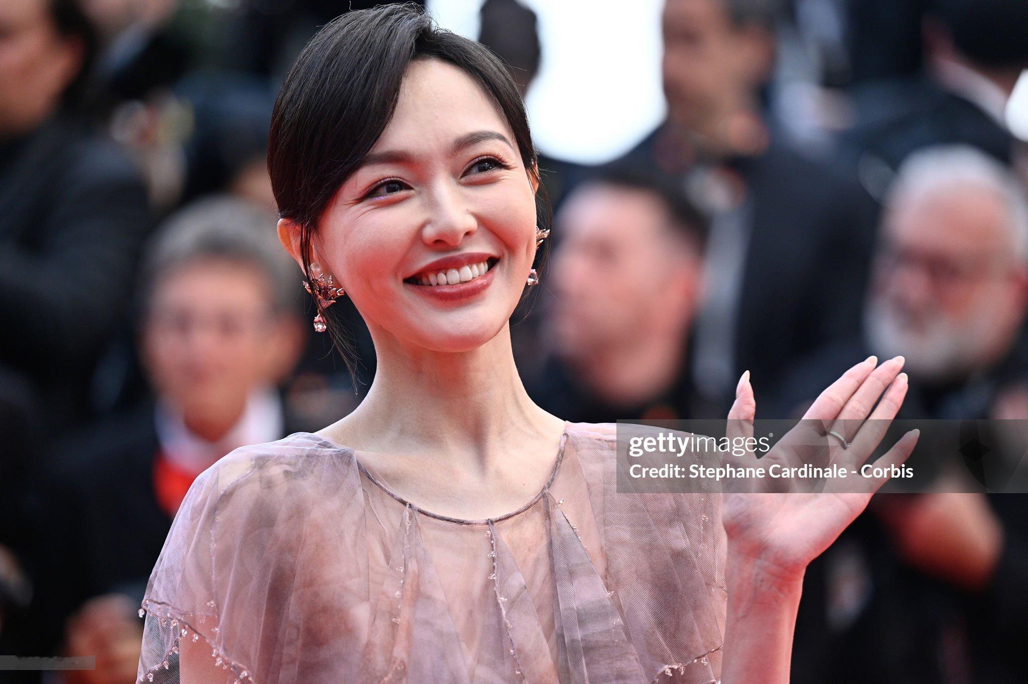 唐嫣亮相戛纳电影节唐嫣现身戛纳电影节《爱丁顿》首映红毯超美生图🤩[憧憬