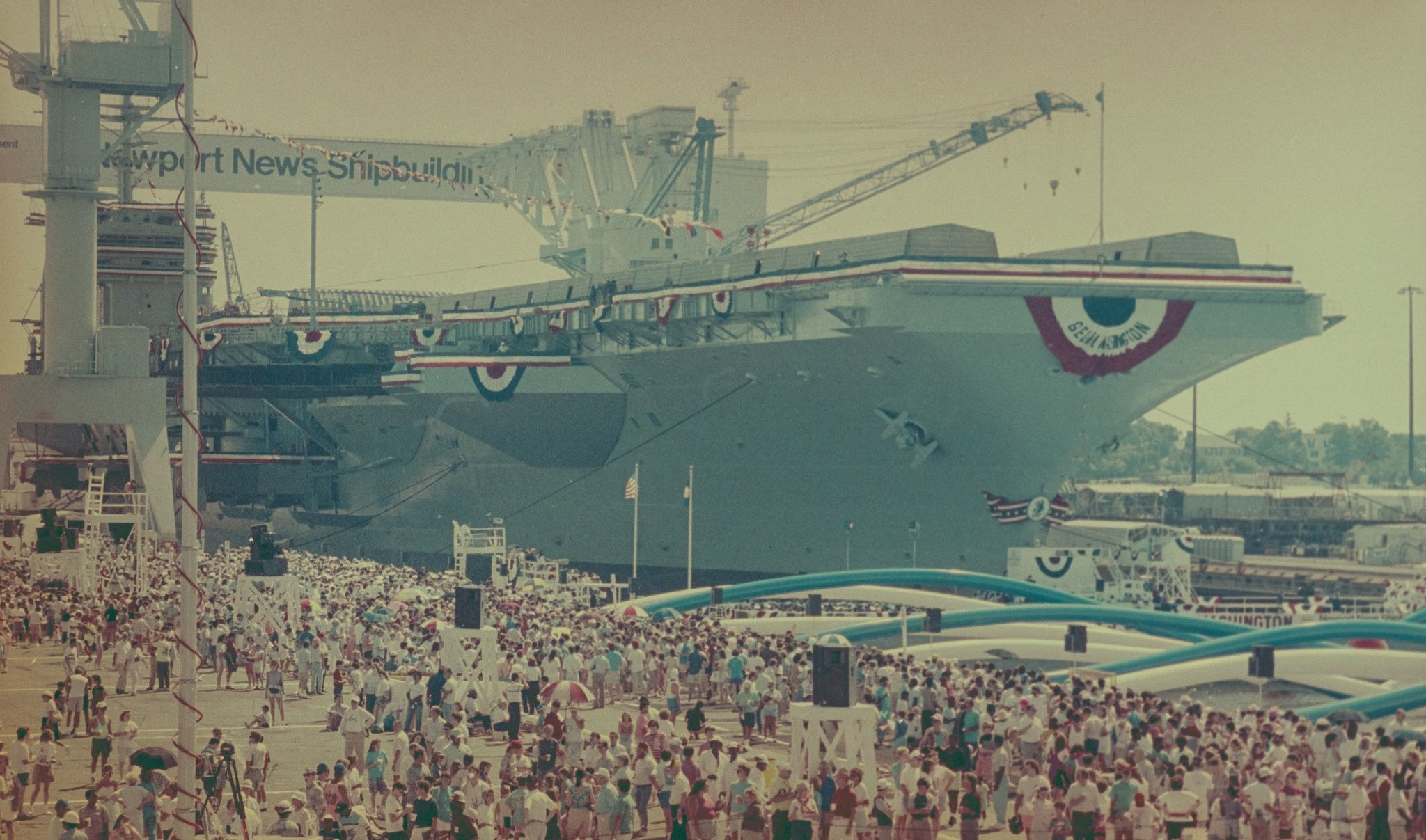 35年前的1990年7月21日，美国海军乔治·华盛顿号（CVN73）核动力航空