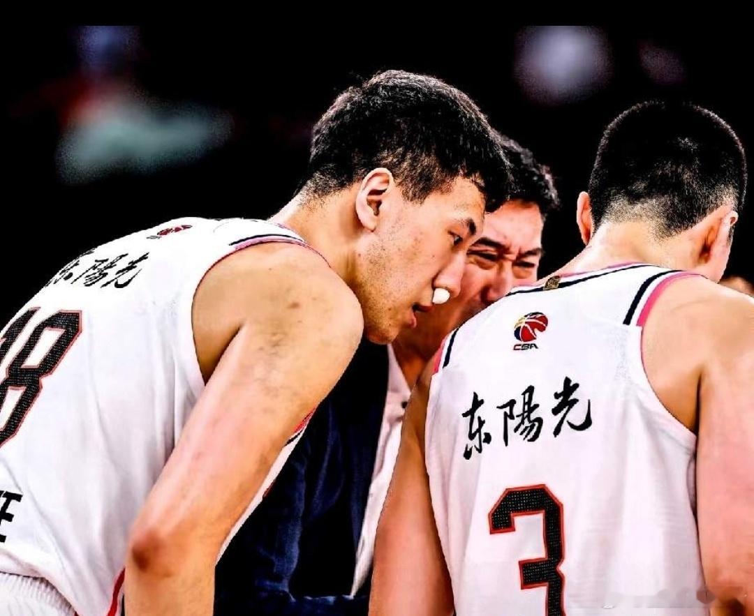 超低续约报价杜润旺选择离开广东锋线杜润旺迎来职业生涯的十字路口。今夏B类合同到