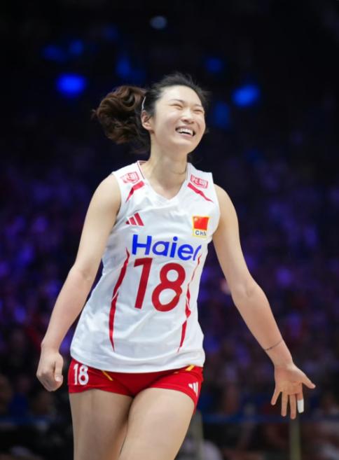 王梦洁深夜发文，李盈莹龚翔宇集体沉默：女排的默契，从来不在评论区昨晚刷到王梦