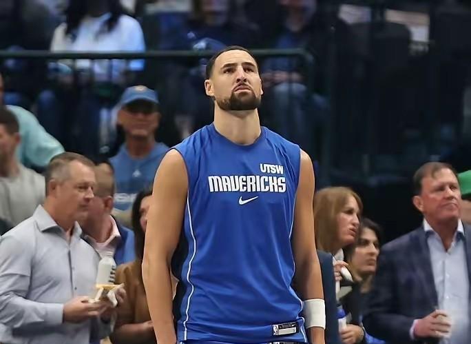 继续待在独行侠已经不可能了，如果克莱-汤普森不去争当老大，其实加盟湖人队还是不错