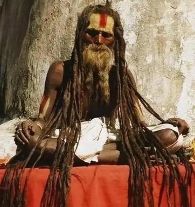 世界上体味儿最大最臭的是哪个国家的人？做过酒店生意的都知道，阿三是世界上体味儿最