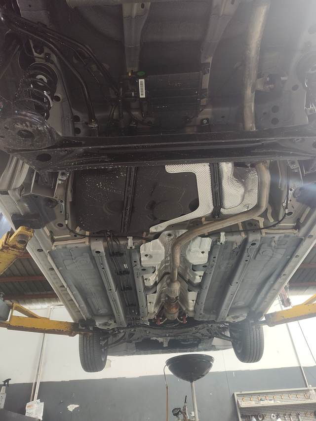 2025款帝豪用喷底盘装甲吗刚刚过来首保，师傅跟我说喷个底盘装甲好一些，在装个