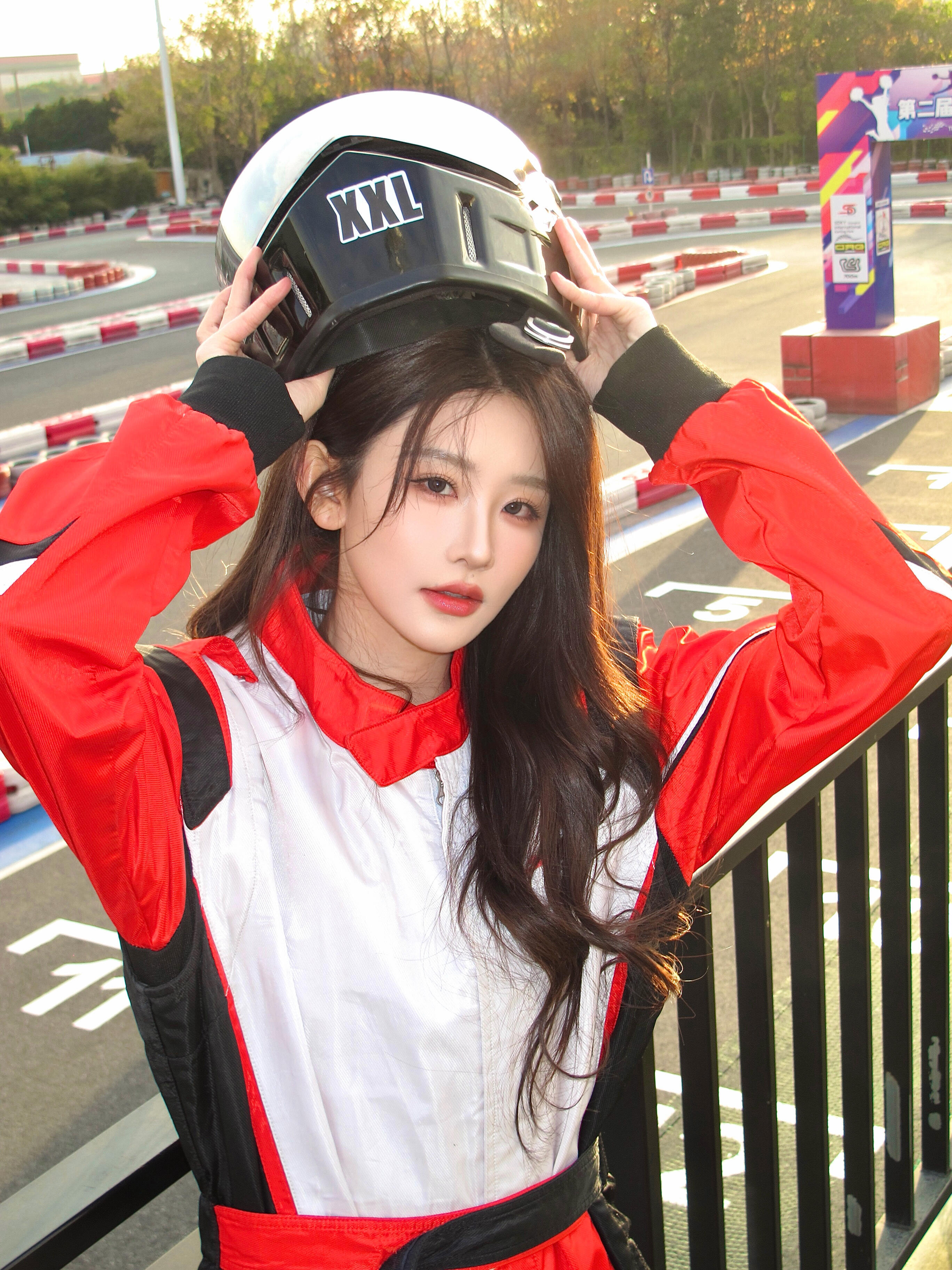 周诗雨大人机车服，帅就完了周诗雨机车服