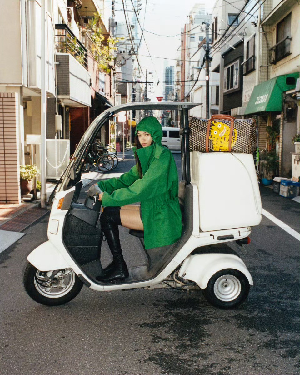 MOYNATHoliday2025Campaign法国皮具品牌MOYNA