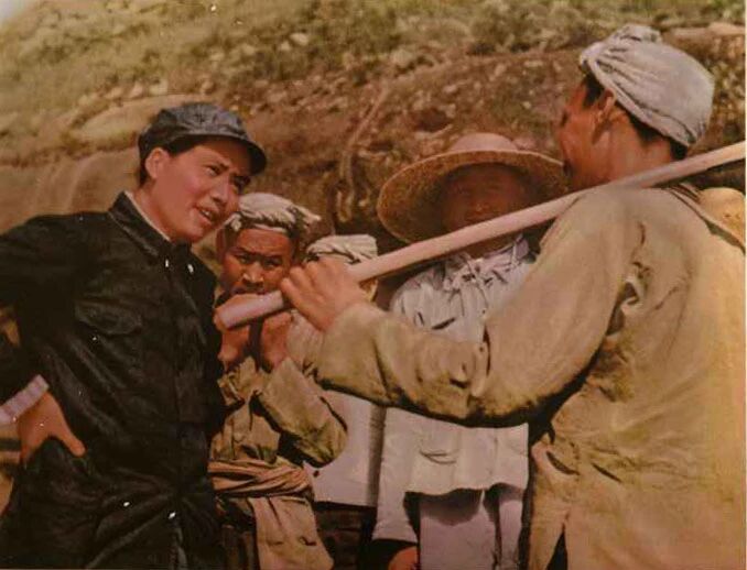 为什么说毛主席是伟大的教员？因为他教的不是书本上的死知识！